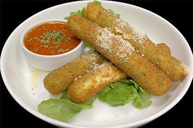 Four Mozzarella Sticks with Marinara Sauce, an appetizer to pair with our Cherry Hill Cacio e Pepe.